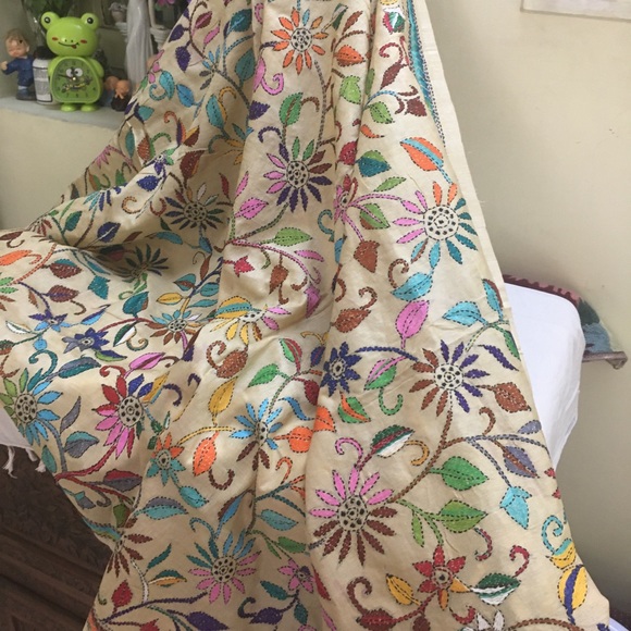 Unbranded Other - Hand embroidered multicoloured kantha work silk dupatta